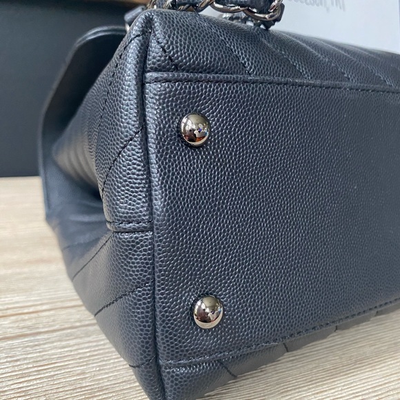 Chanel 19K Coco Top Handle in Grey w/ Ruthenium HW - Picture 7 of 16